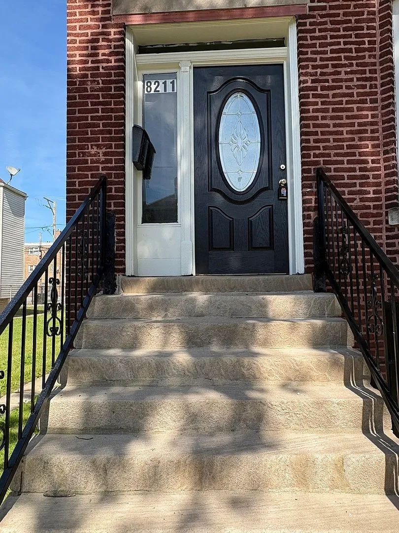 8211 S Escanaba Ave — Photo 2
