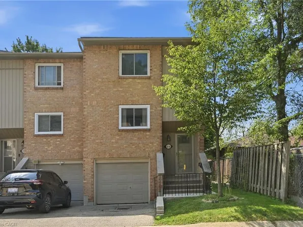 63 Fonthill Rd #14, Hamilton, ON L9C 6T1