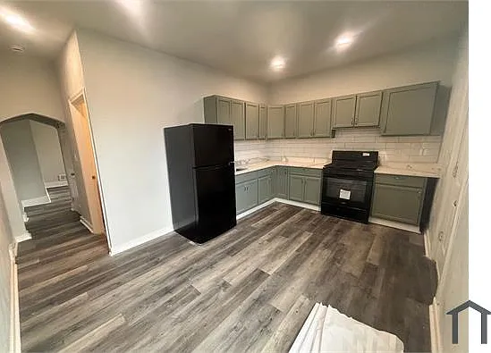 2116 Arlington Ave — Photo 2