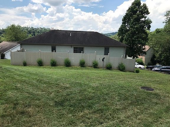 4th image of 2305 Magnolia Dr