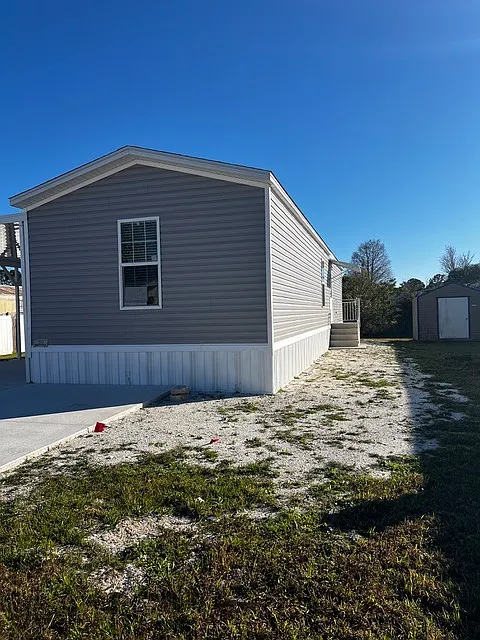 Building Photo - 628 Crystal Lake Dr