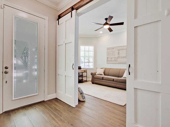 3rd image of 530 Sweet Bay Cir