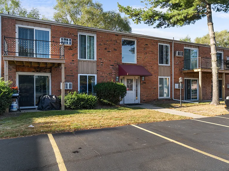 Cedar Crest Apartments — Photo 23