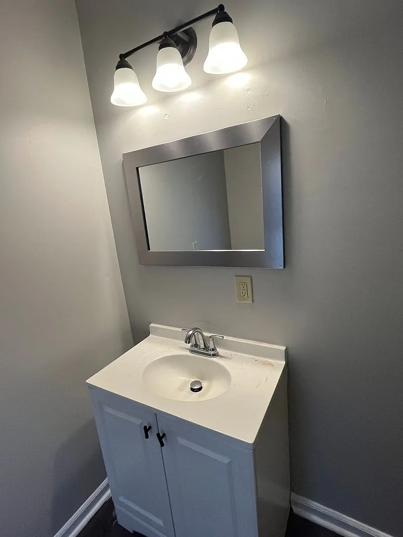 Cudell 4 Bedroom - Single Family Rental — Photo 3