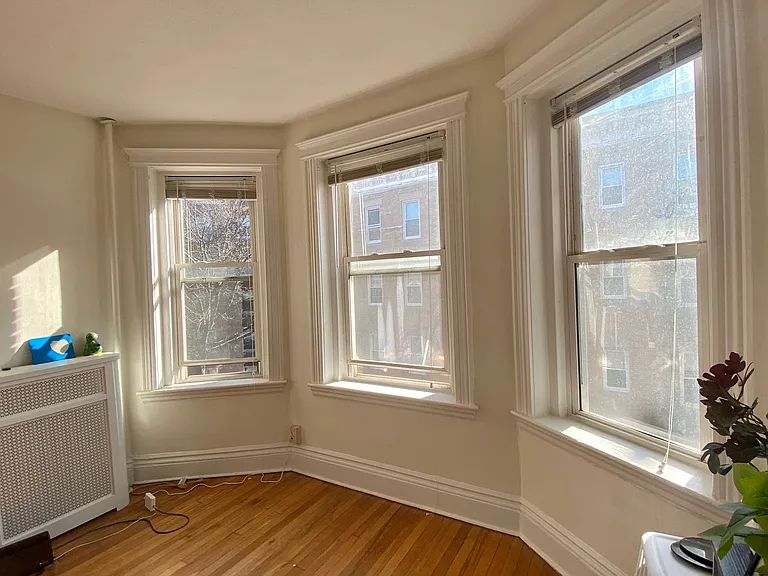 110 Warren St #18 — Photo 6