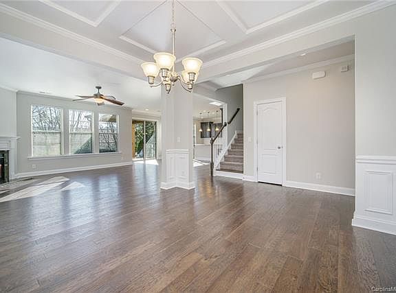 4th image of 176 Rainberry Dr