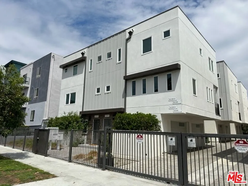 3 bed, 2.5 bath, 1339 sqft, $3,795 — Photo 1