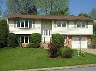 1702 Susan Ln, Mechanicsburg, PA 17055