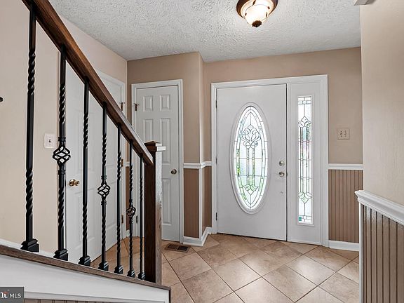 5th image of 910 Bergen Ct