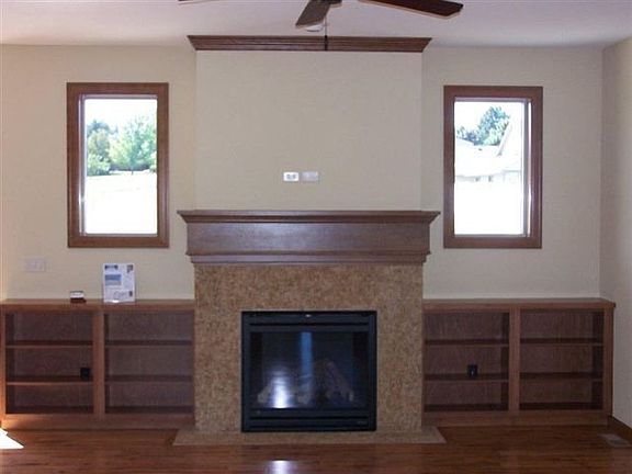 3rd image of 1018 S Carnine Ln