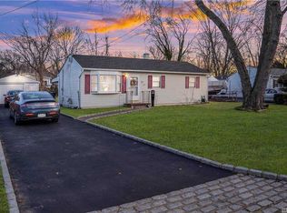 35 Beatrice Ave West Islip NY 11795 Zillow