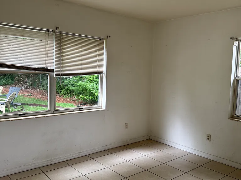 2420 Oberlin Ave — Photo 6
