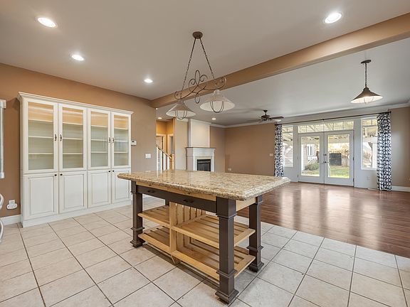 2nd image of 1432 S Quillan Ct