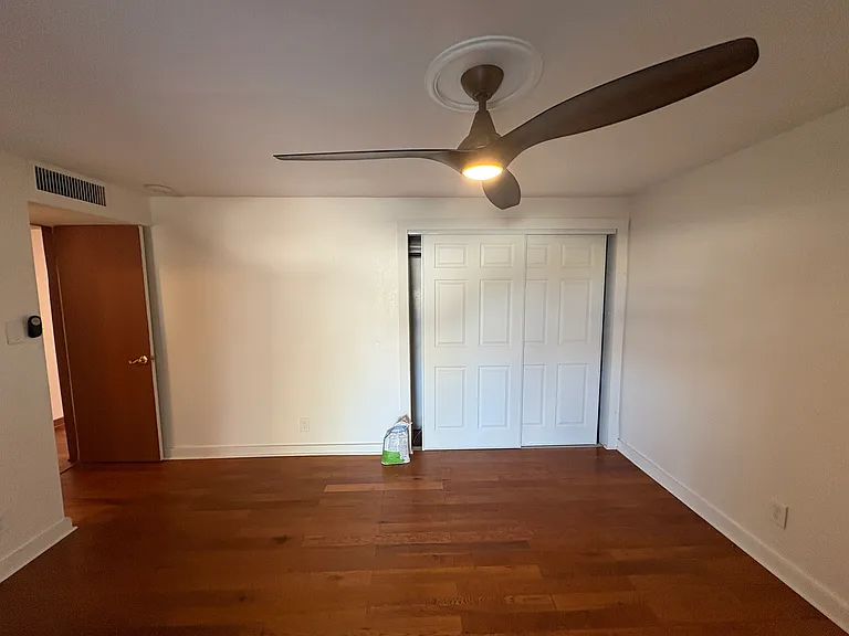 2142 E Clarendon Ave — Photo 17