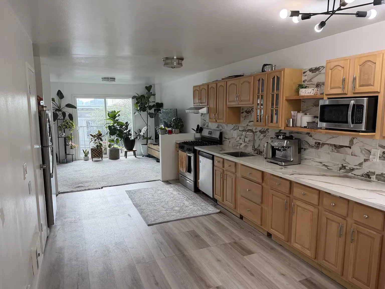 4 bed, 1900 sqft, $10,500 — Photo 4