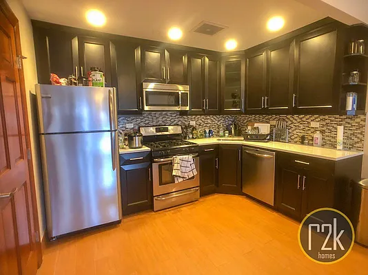 Rented by Realty 2000 Corp | media 35