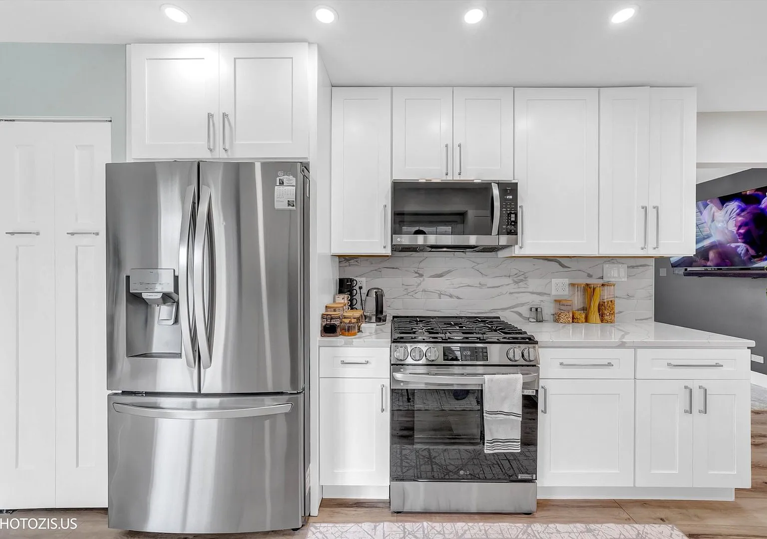 4 bed, 2.5 bath, 2200 sqft, $4,500 — Photo 4