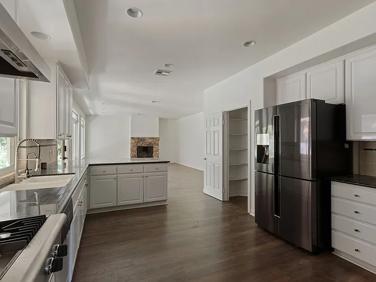 22100 Tiara St — Photo 17