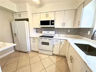 2nd image of 4801 NE 21st Ave APT 1