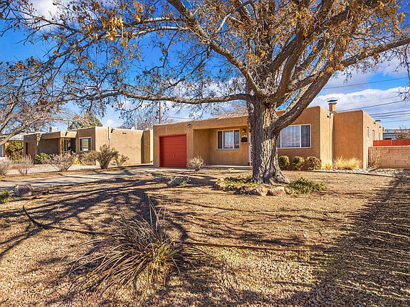 4th image of 810 Laguayra Dr NE
