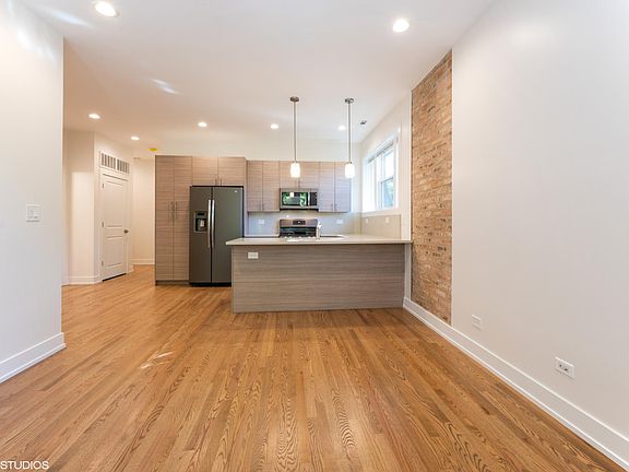4th image of 5033 N Winchester Ave #2