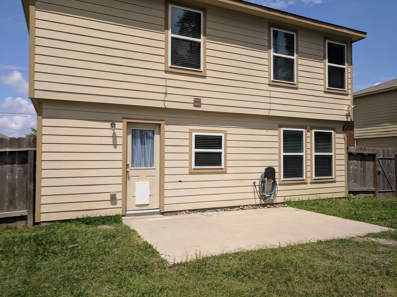3 bed, 2.5 bath, 1620 sqft, $1,950 — Photo 3