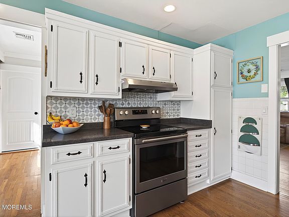 5th image of 105 Cranbury Road