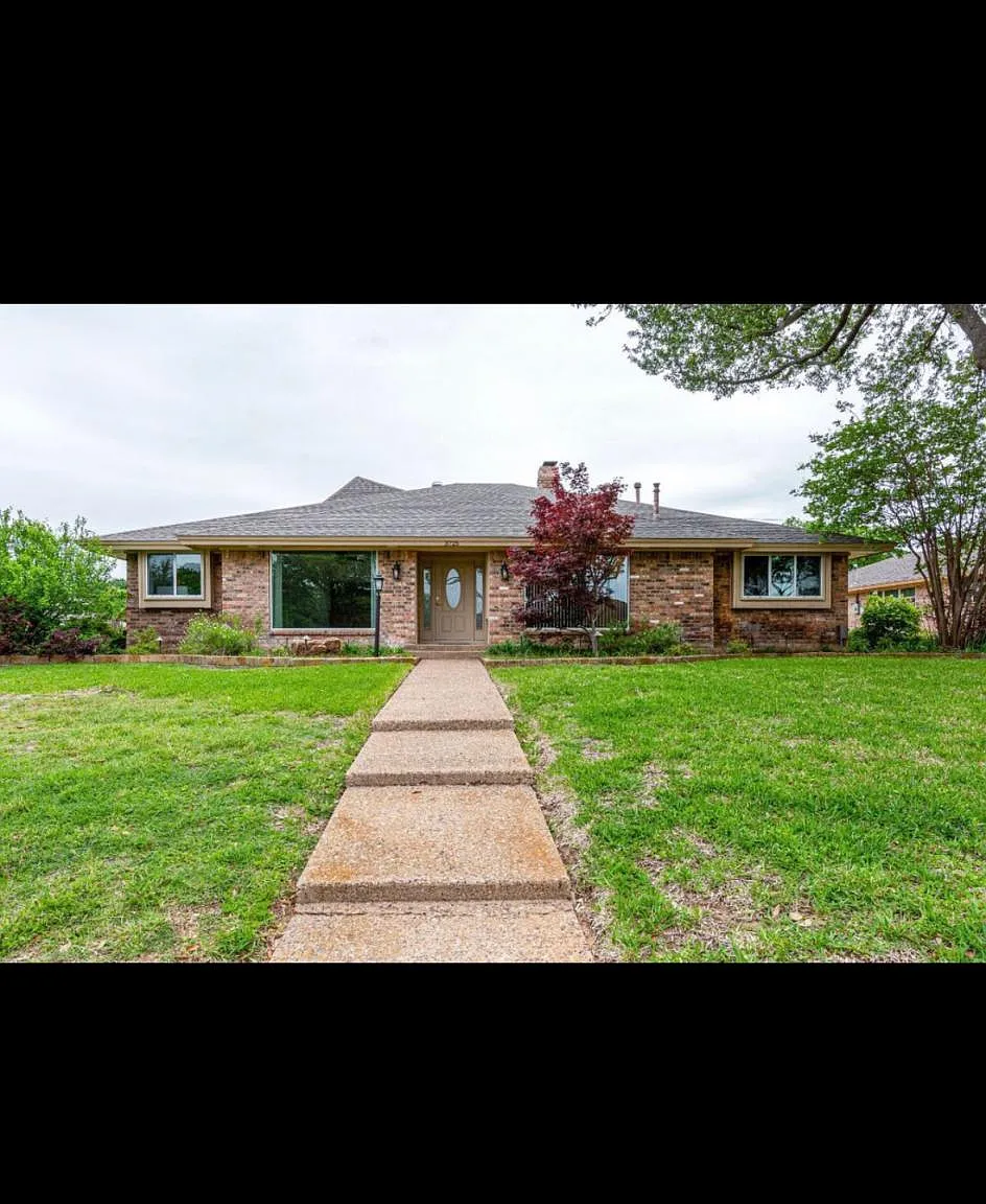 3725 Oakbriar Ln — Photo 3