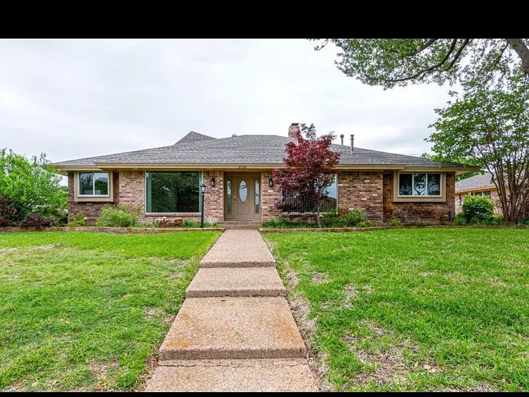 3725 Oakbriar Ln — Photo 3