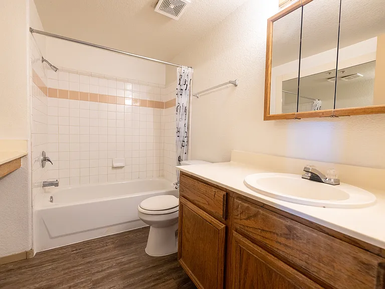 Sportsman's Royal Manor — Photo 12