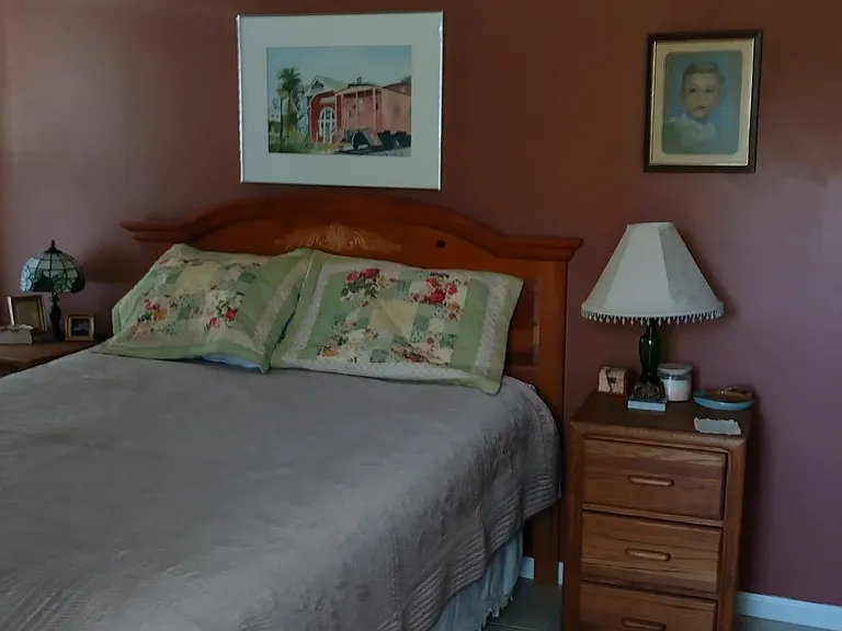 Bedroom w/ Lakeview