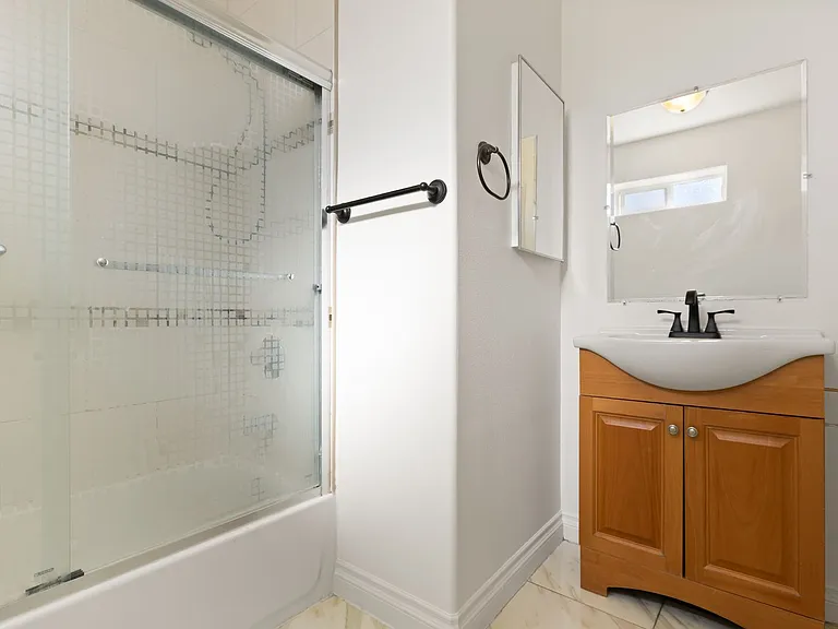 1534 N Soto St — Photo 20