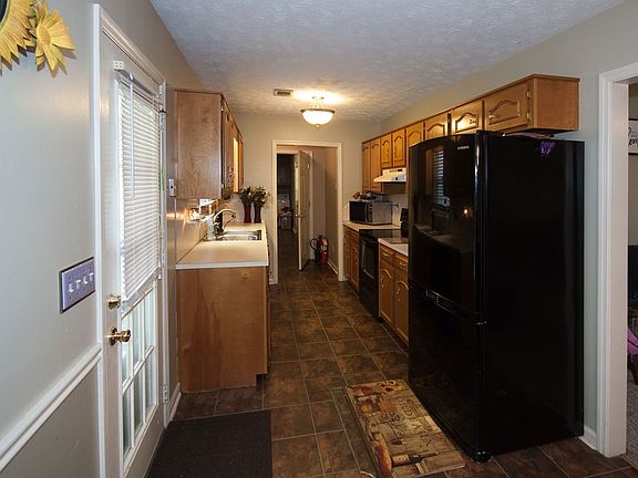 4th image of 185 Lee Road 885