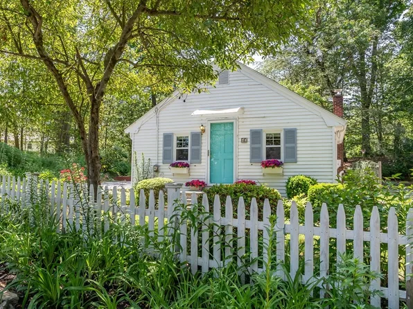 62 Sycamore Rd, Wayland, MA 01778