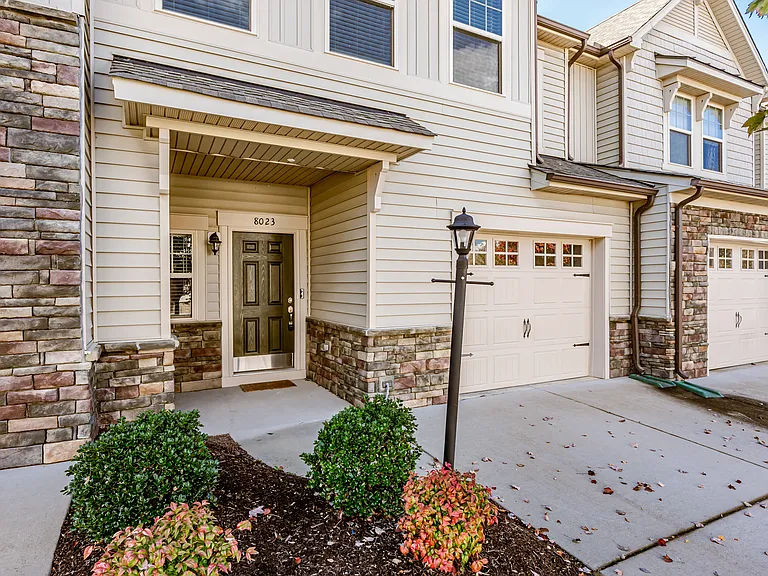 8023 Ellendale Dr — Photo 2