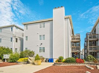 119 40th St APT 3D, Sea Isle City, NJ 08243