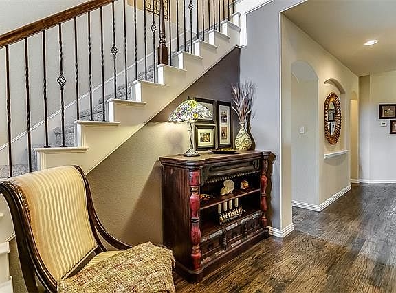5th image of 613 Lake Point Dr