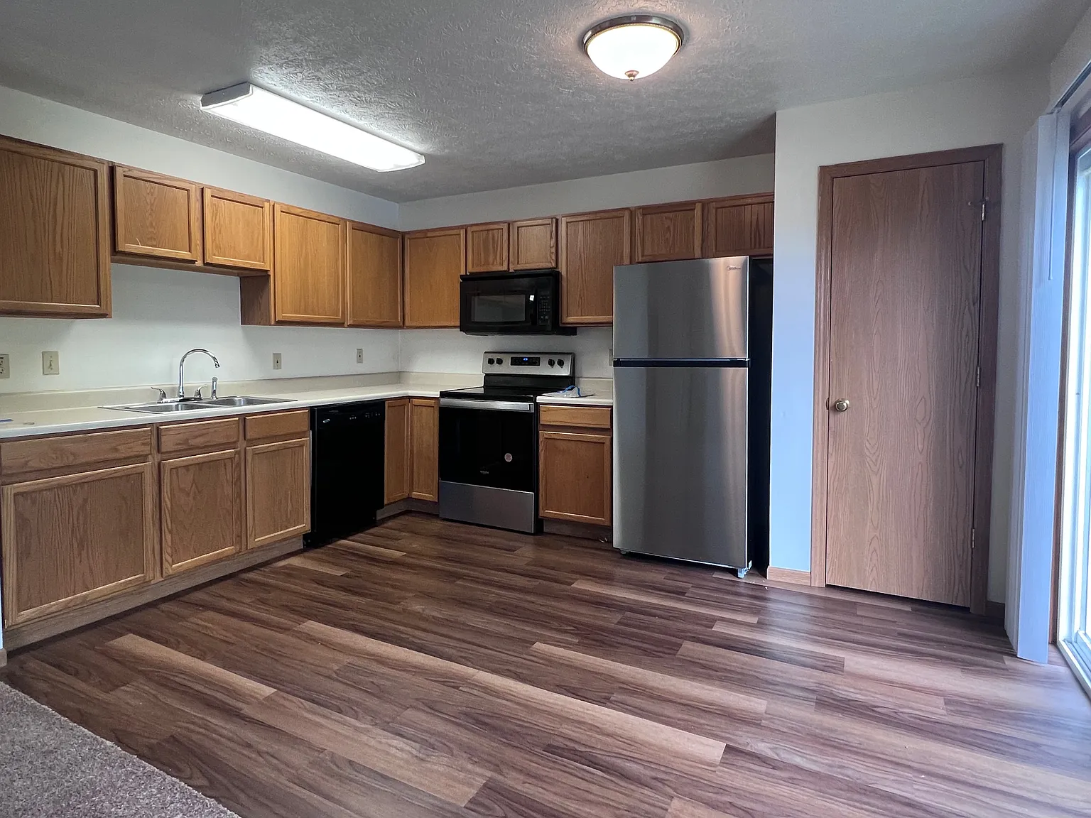 2 bed, 1020 sqft, $1,180 — Photo 2