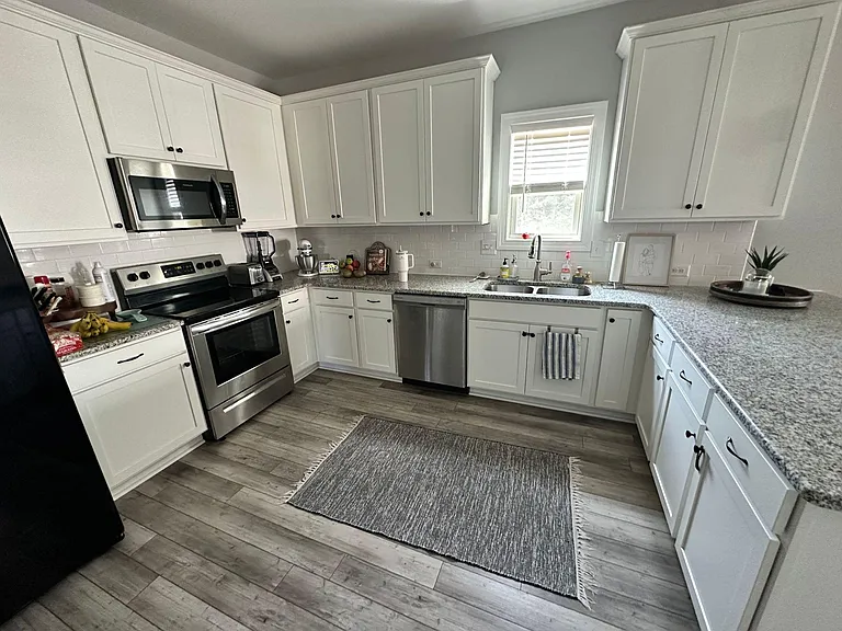 152 Hanover Ct — Photo 12