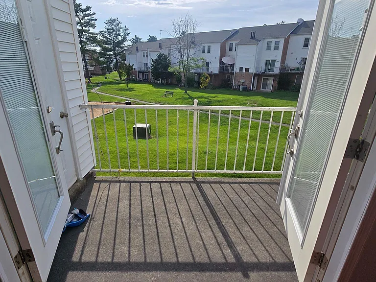 6152 Strasburg Dr — Photo 32