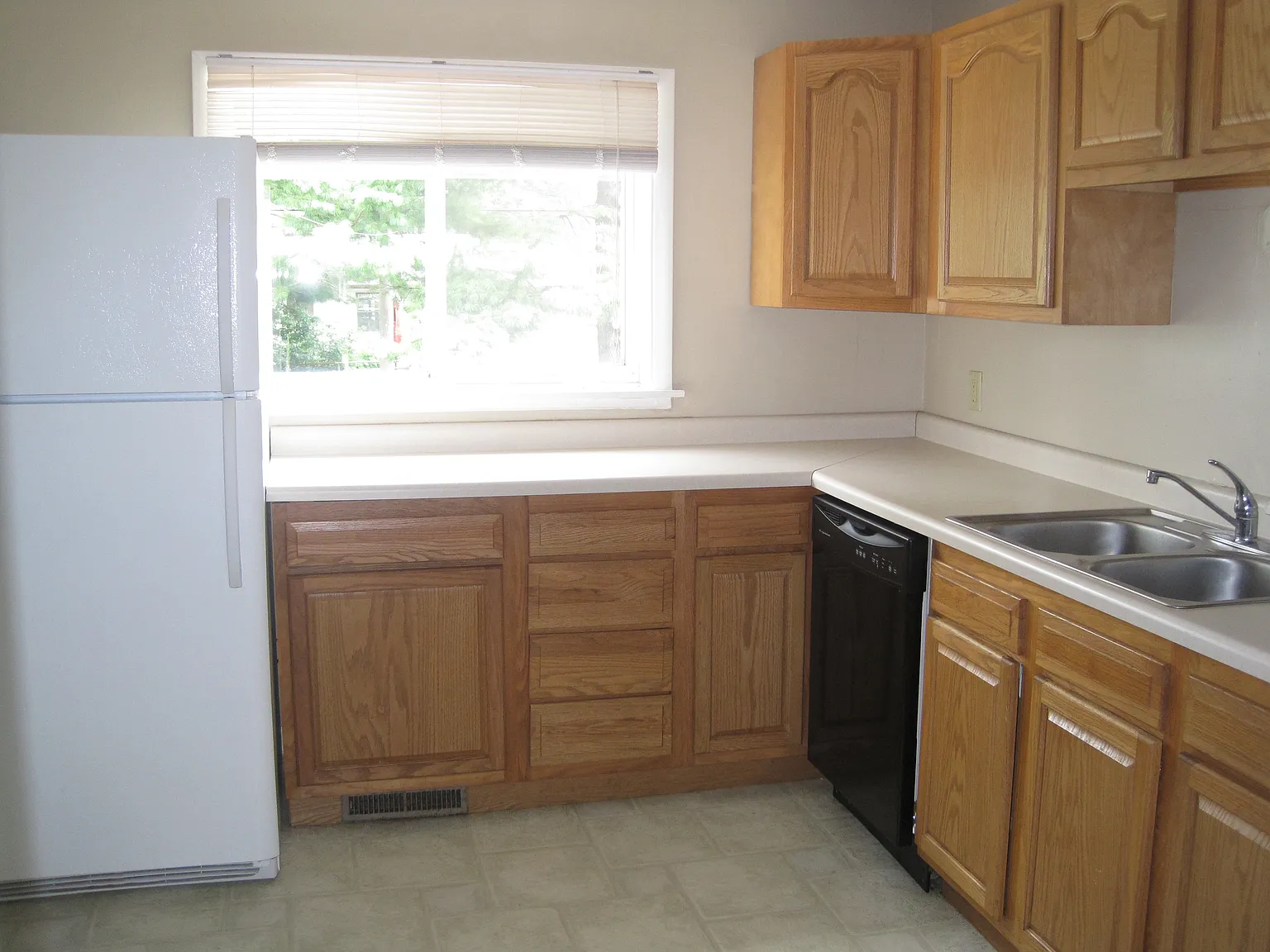 1706 W White St photo 1