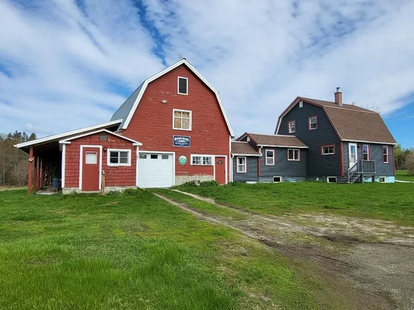 1018 New Sharon Road, Starks, ME 04911