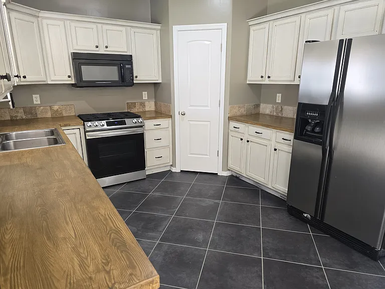 1643 Vista Dr — Photo 6