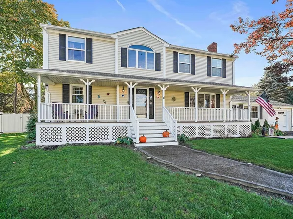 11 Cranmore Rd, Braintree, MA 02184