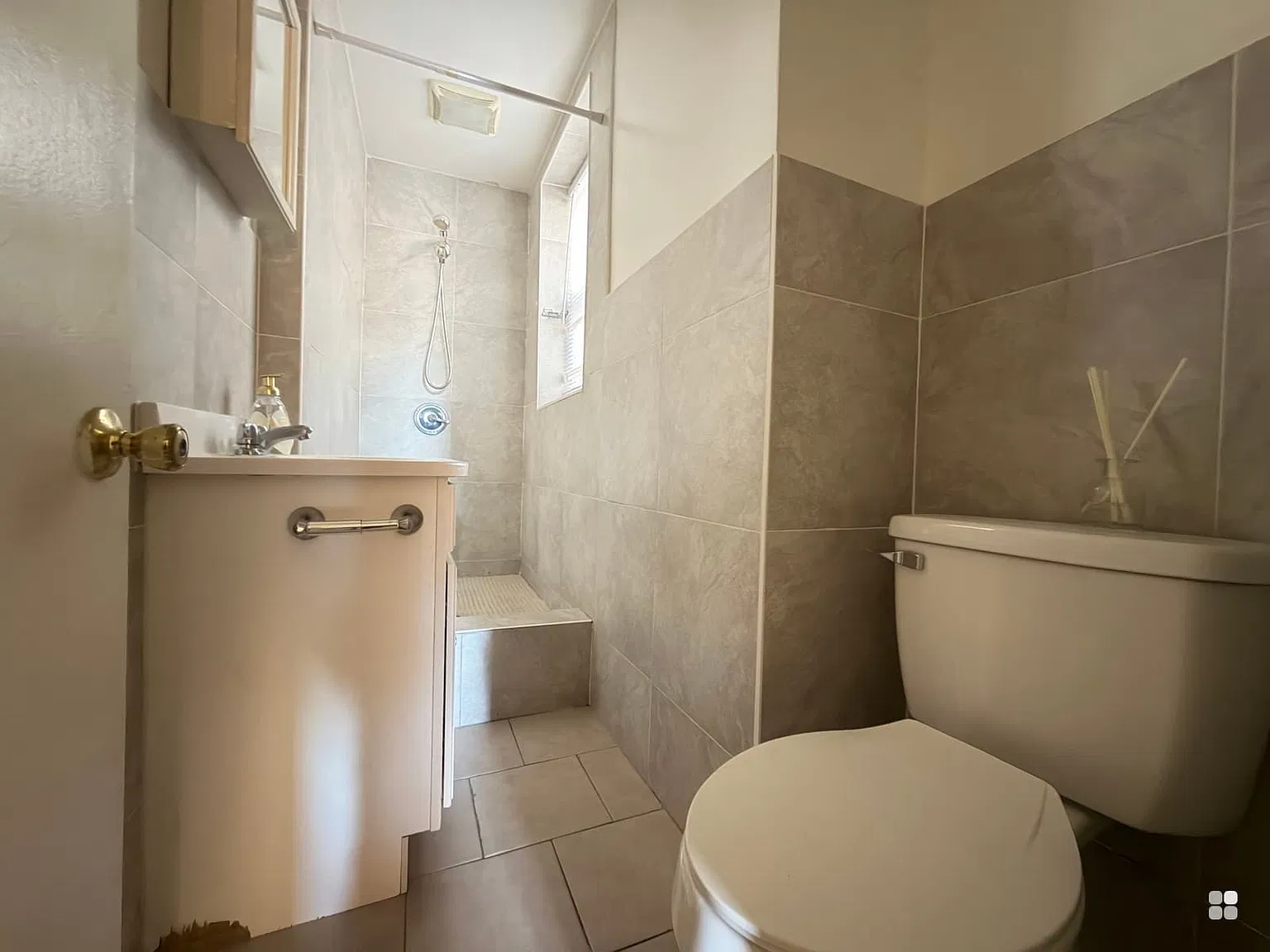 2 bed, 800 sqft, $1,700 — Photo 4
