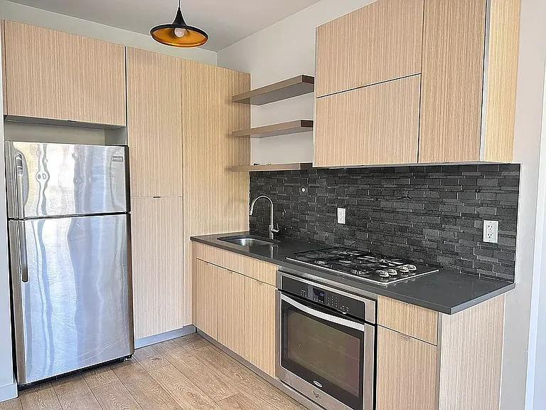 451 Maple St #3R — Photo 6