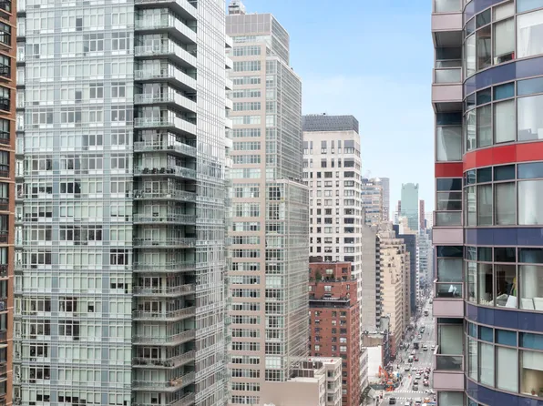 245 East 54th Street 22M image 3 of 9