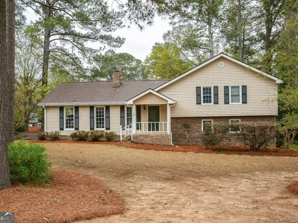 35 E Honeysuckle Ln, Carrollton, GA 30116