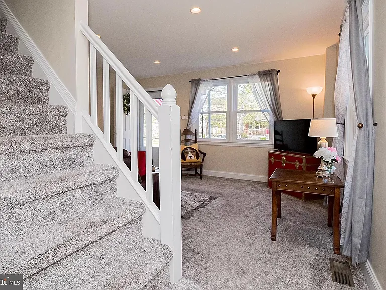 230 Filbert Ave — Photo 4