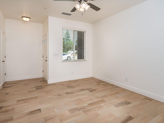 3rd image of 48486 Woodbend Ct